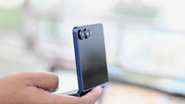 سامسونگ برای اولین‌بار در سری زد فلیپ، فناوری UWB را فعال کرد، اما فقط در کره جنوبی